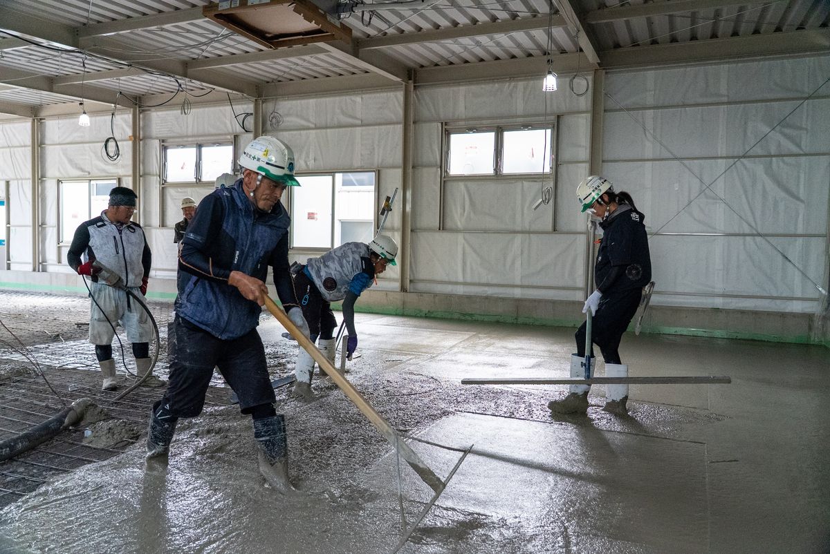 大規模現場での均し作業